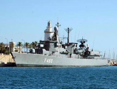 Ξεπέρασαν τους 5.500 οι επισκέπτες των τριών πολεμικών πλοίων που κατέπλευσαν στον Πειραιά